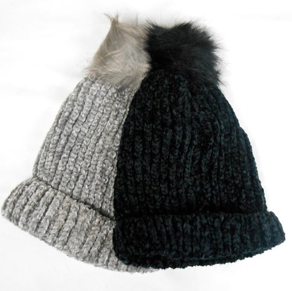 Women's Black Beanie - Picture 4 of 5